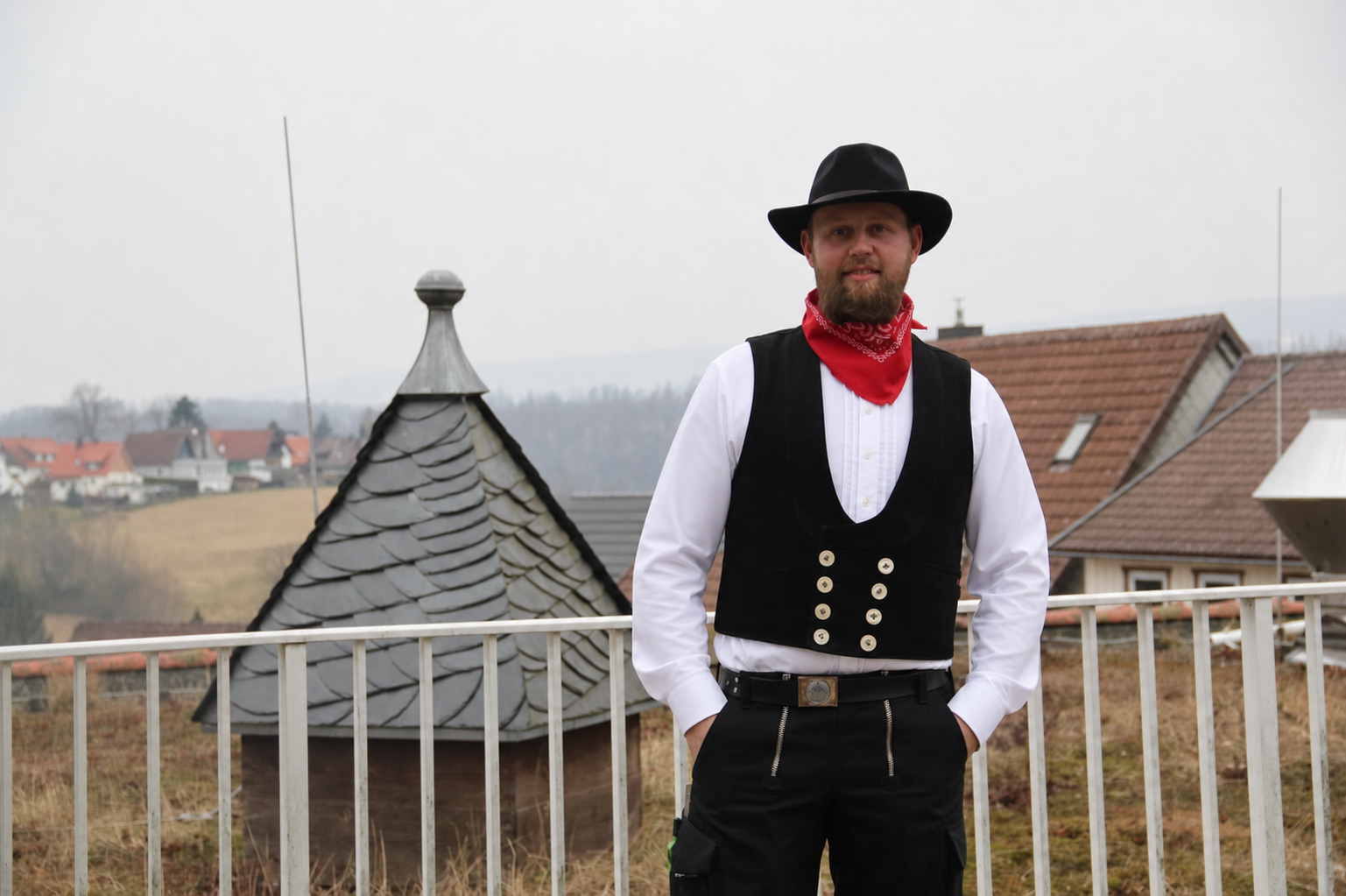 Dachdeckermeister Kenny Eilers in Zunftkleidung